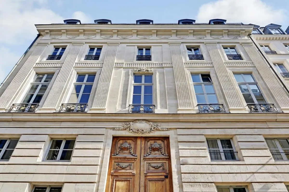 Classy Bourgeois - Chic 2 Bedroom In Le Marais Apartment